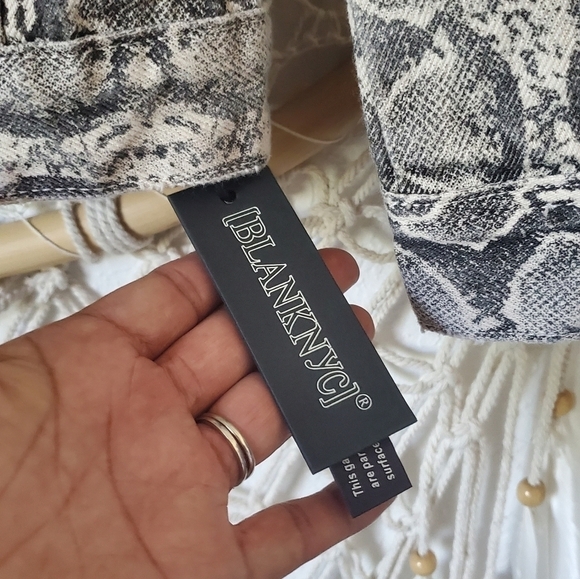 NEW BLANKNYC DENIM TRUCKER JACKET SNAKE PRINT - Picture 8 of 10